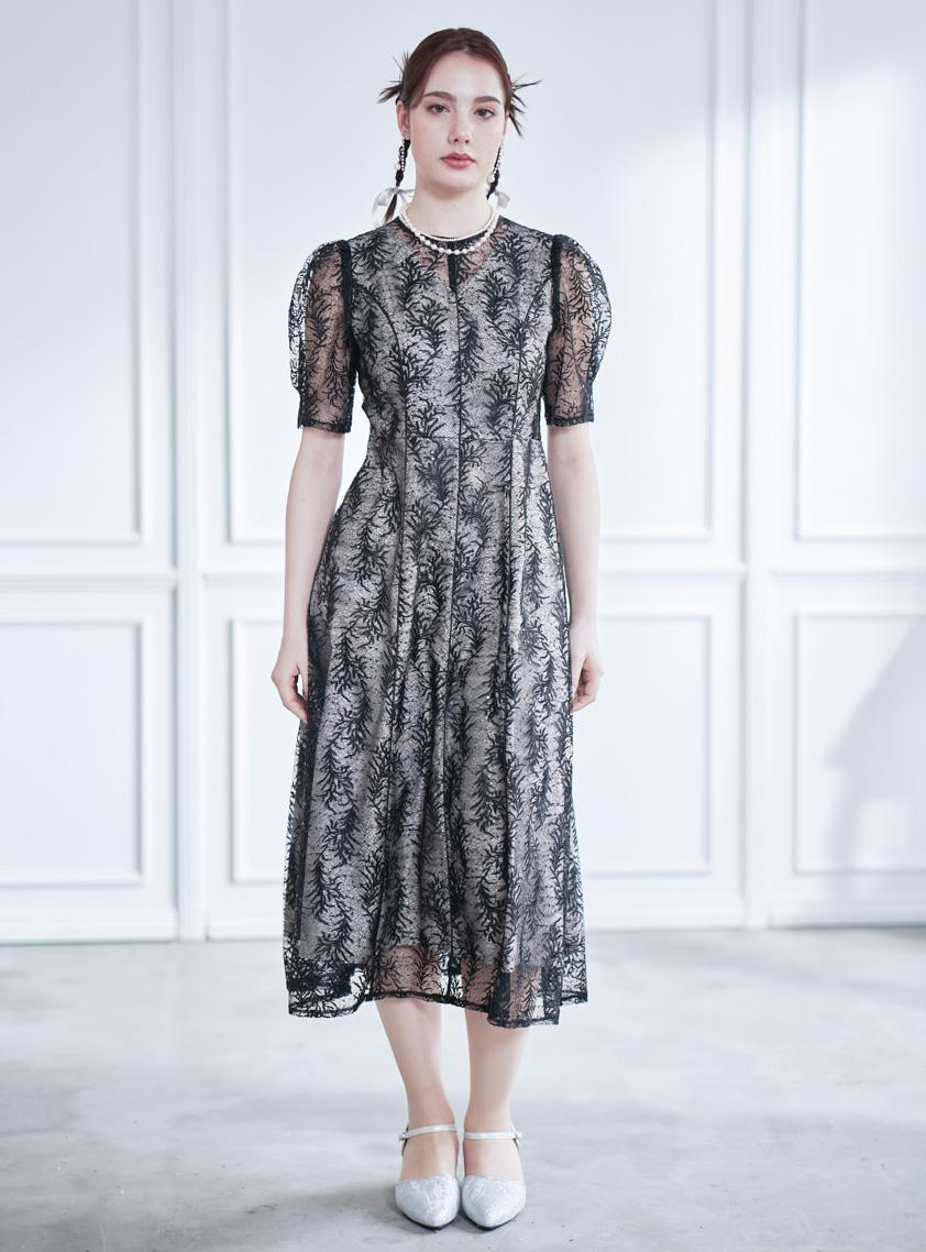 スパンコール入りリーフ柄刺繍レースワンピース の画像1