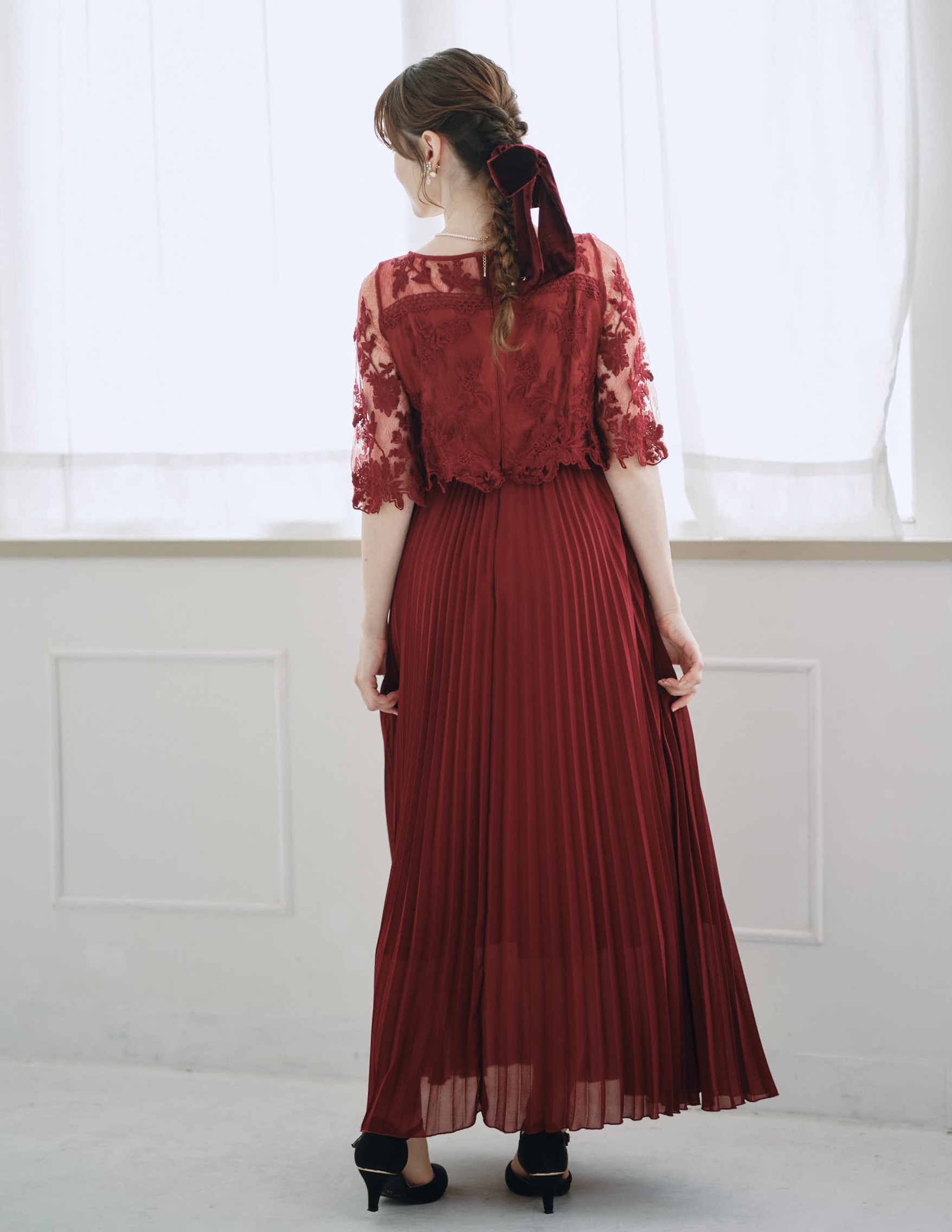 袖あり花柄刺繍シアーレース切替えシフォンプリーツワンピース の画像3