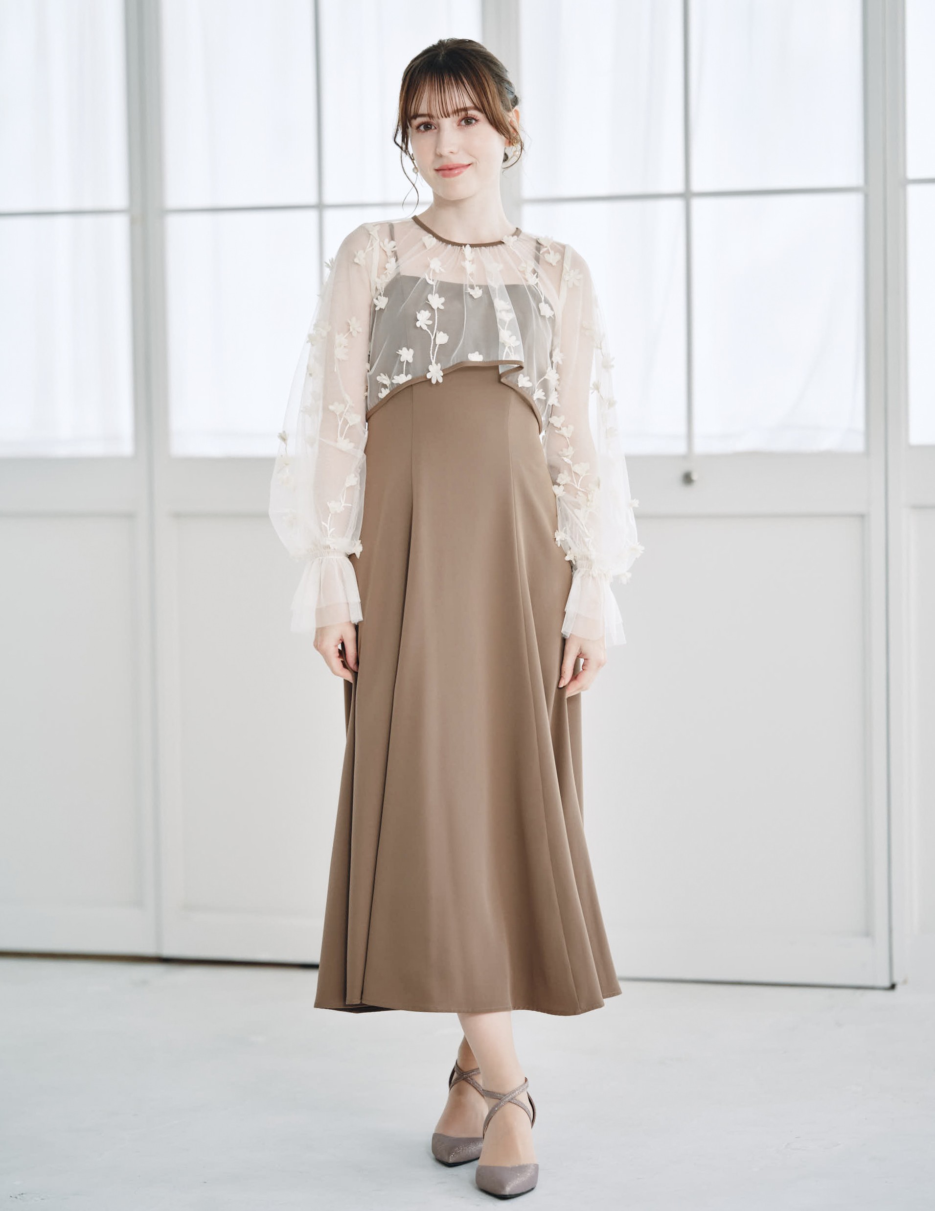 【AIMER】3Dフラワー刺繍ボリュームスリーブブラウス×フィット＆フレアキャミソールワンピース の画像1