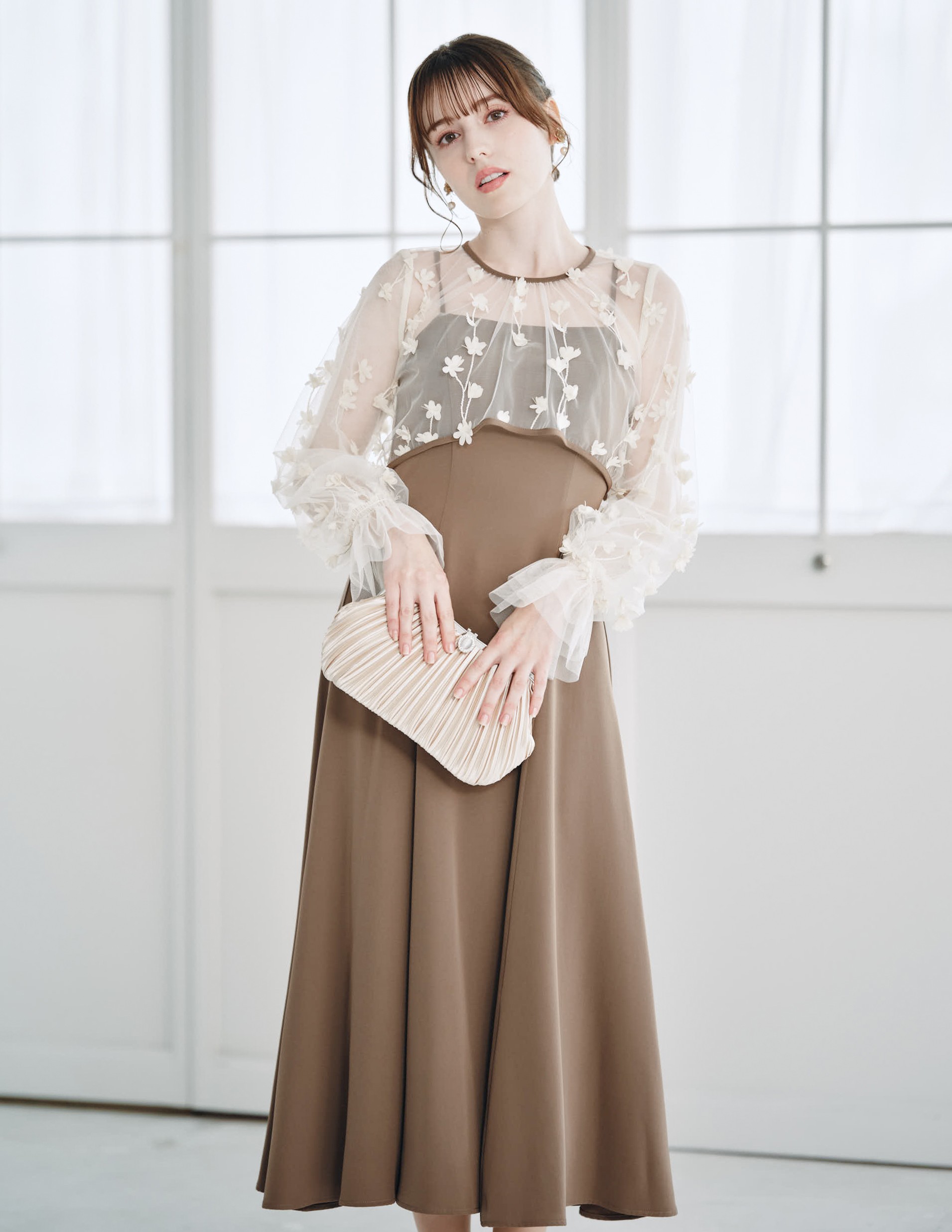 【AIMER】3Dフラワー刺繍ボリュームスリーブブラウス×フィット＆フレアキャミソールワンピース の画像4