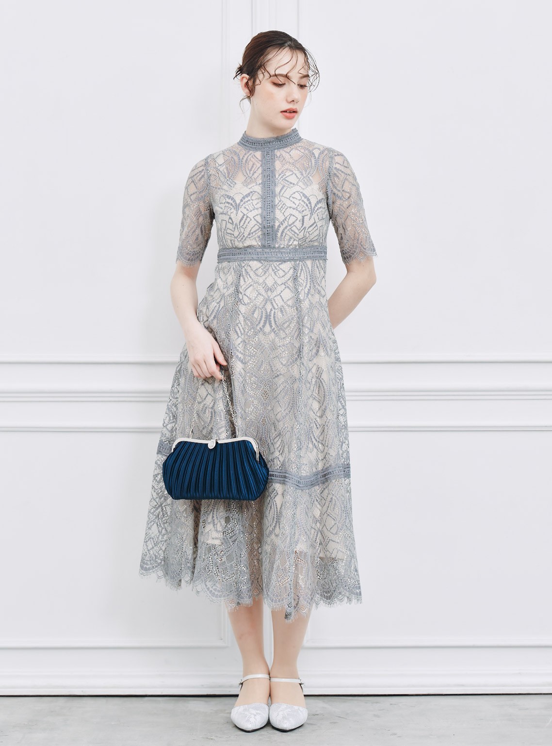 【日本人に多いタイプ】高級レストランにぴったり！洗練された夜の装い（ブルべ夏×骨格ストレート） の画像2