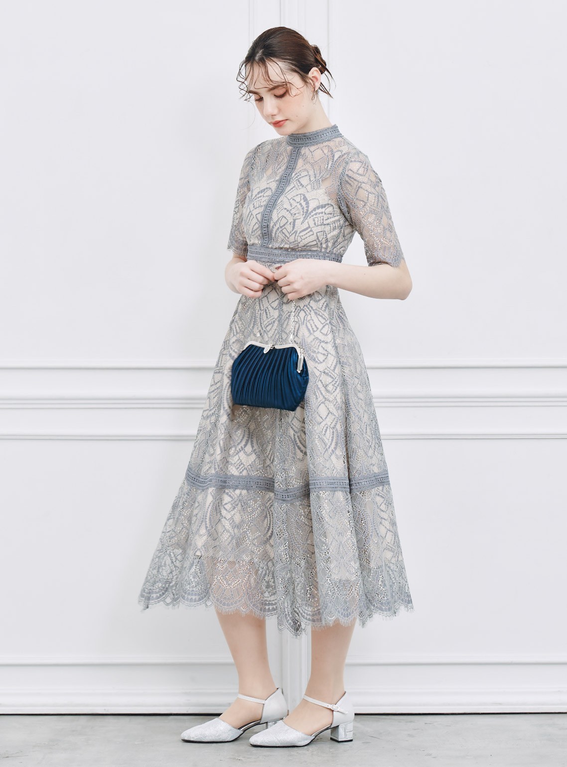 【日本人に多いタイプ】高級レストランにぴったり！洗練された夜の装い（ブルべ夏×骨格ストレート） の画像3